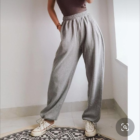 Woman’s Cinch Bottom Sweatpants. Size -M-L - Picture 14 of 16